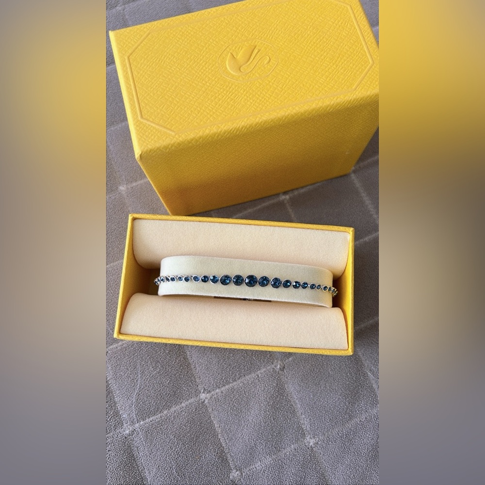 SWAROVSKI Imber Emily bracelet Mixed round cuts, Blue, Rhodium plated - Picture 6 of 10